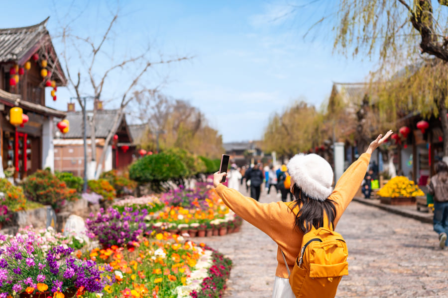Yunnan mujer en un parque